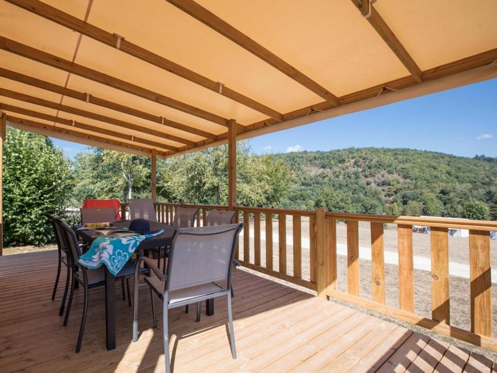 ホテル Camping Les Gorges Du Chambon Eymouthiers  エクステリア 写真